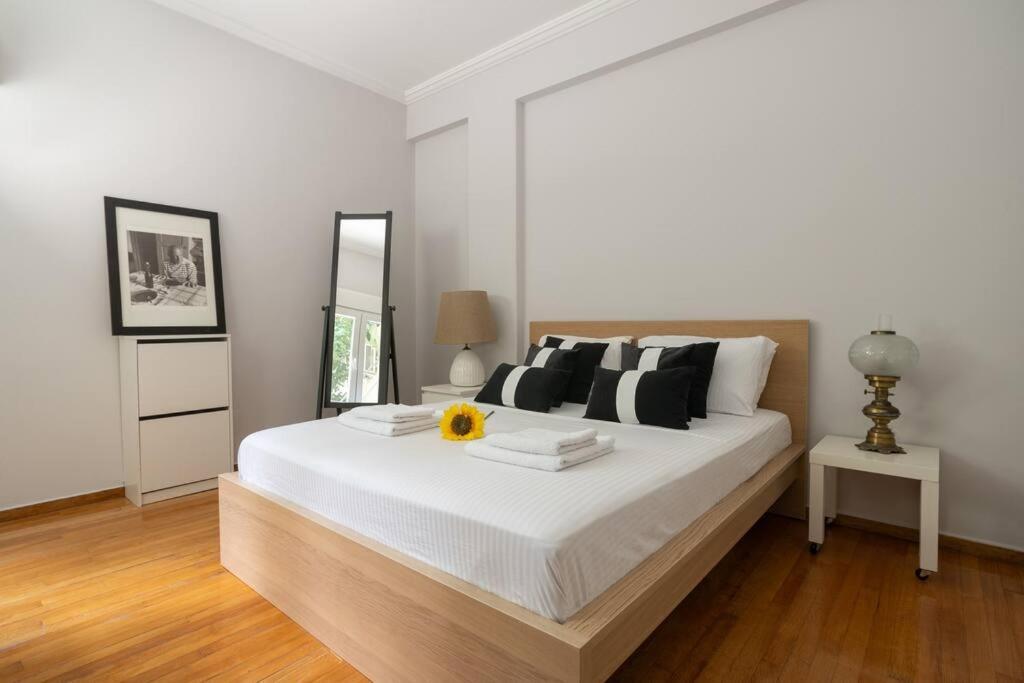 Chic N Central Apt In Kolonaki Atenas Exterior foto